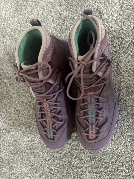 Rare! ONE-Of-A-Kind HOKA One One x Bodega Tor Ultra Hi GORE-TEX
Size 10.5 main image 9